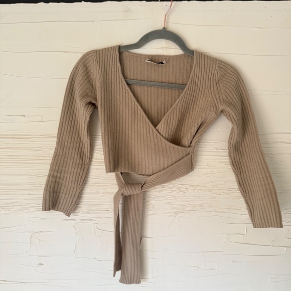 Aritzia | Babaton | Wool Blend Romeo Ballerina Sweater | XS - Picture 2 of 6